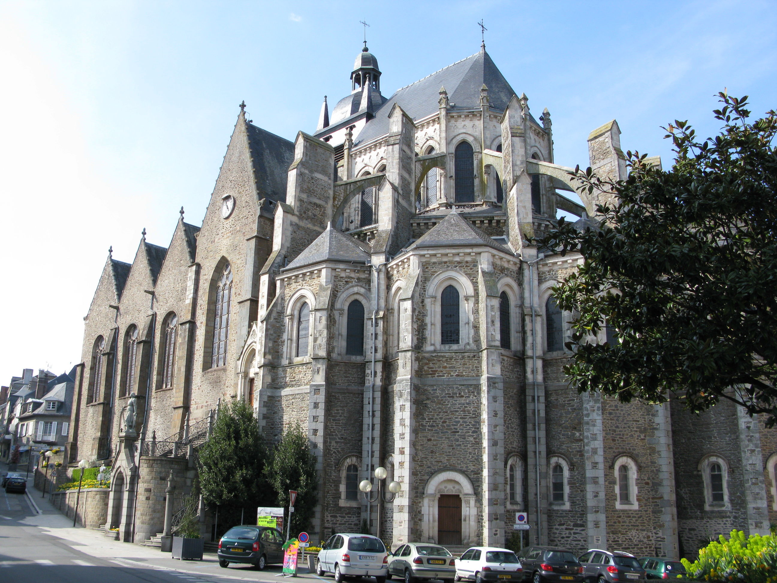 basilique Notre-Dame-des-Miracles de Mayenne