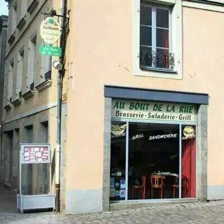 Au Bout de la Rue